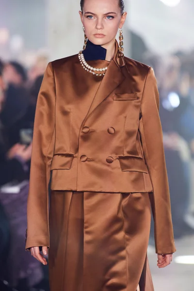 Look 12